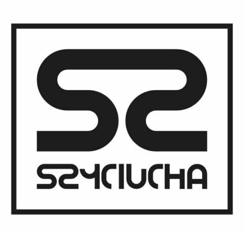 logo marki SZYCIUCHA NET, przedstawiające w środku dwie stylizowane, połączone ze sobą litery "SZ", Poniżej symbolu znajduje się napis "SZYCIUCHA" zapisany grubą, bezszeryfową czcionką.